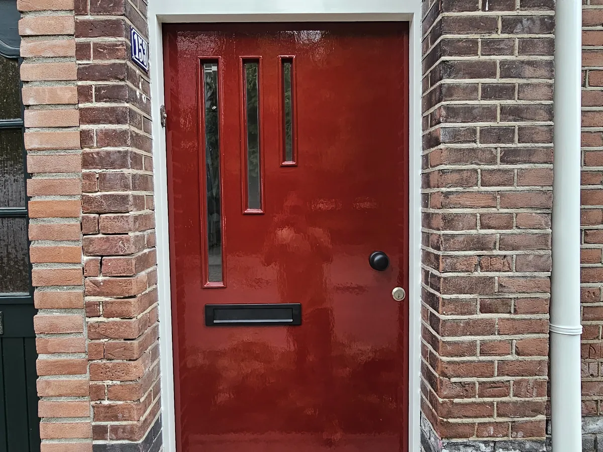 Voordeur na schilderwerk
